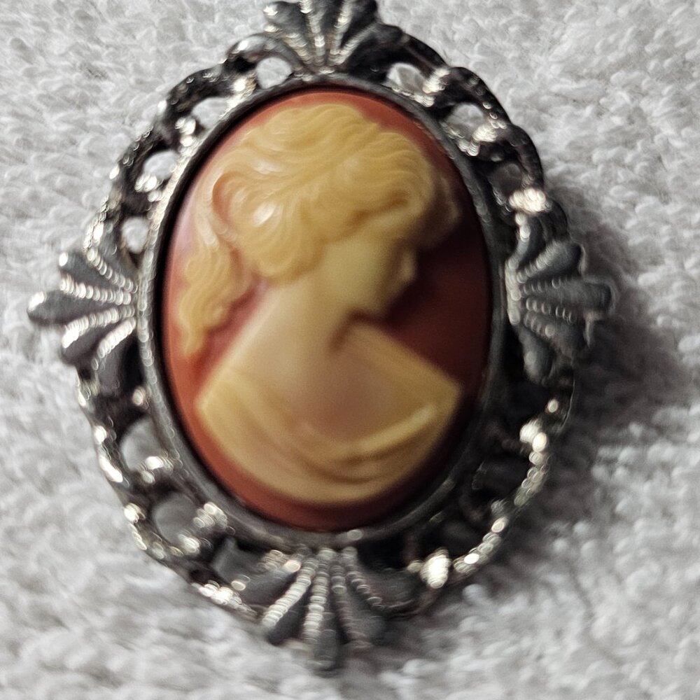 Vintage Signed PERI Cameo Brooch - Picture 5 of 6